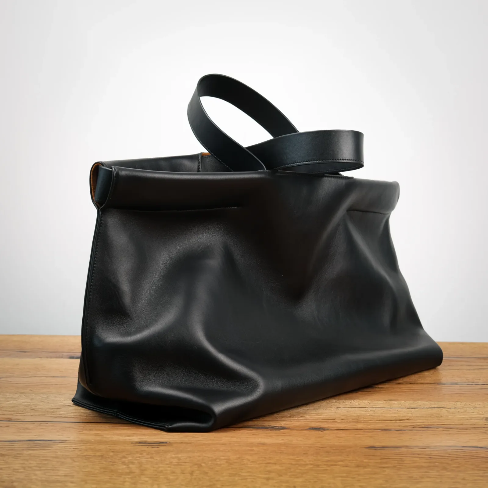 Ảnh Studio Túi tote - KOI Leather