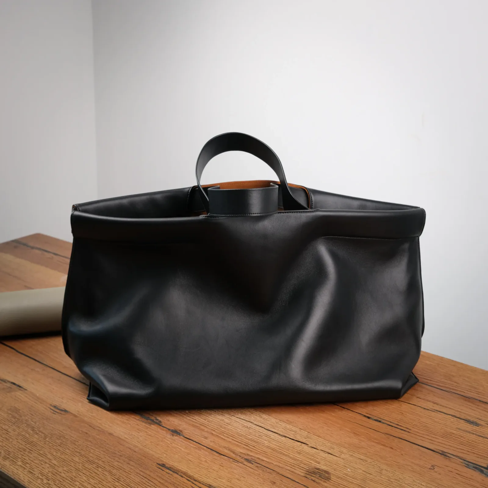 Ảnh Studio Túi tote - KOI Leather