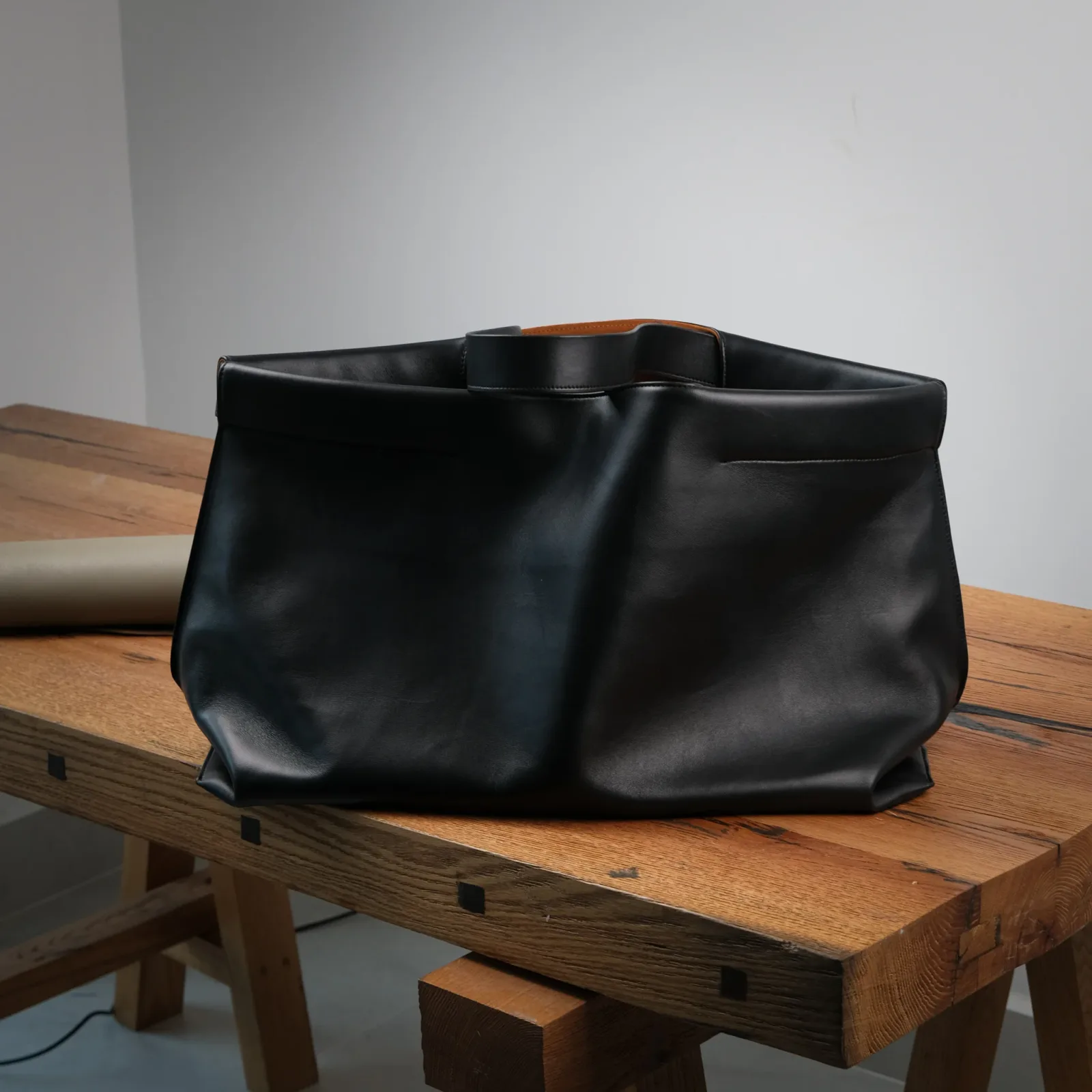 Ảnh Studio Túi tote - KOI Leather