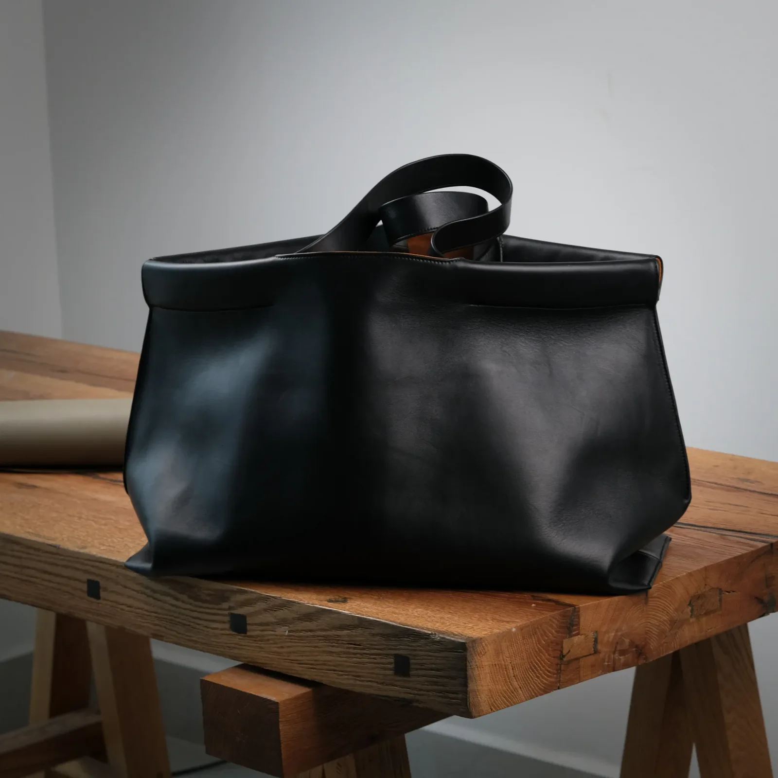Ảnh Studio Túi tote - KOI Leather