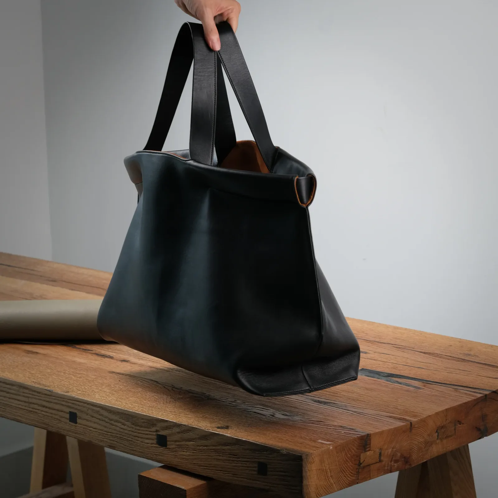 Ảnh Studio Túi tote - KOI Leather