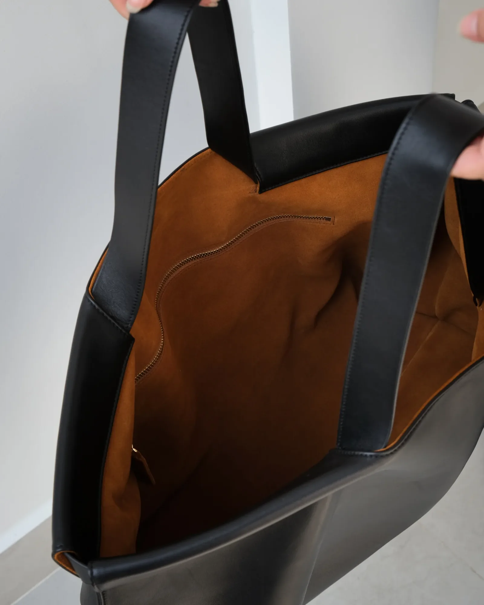 Ảnh Studio Túi tote - KOI Leather