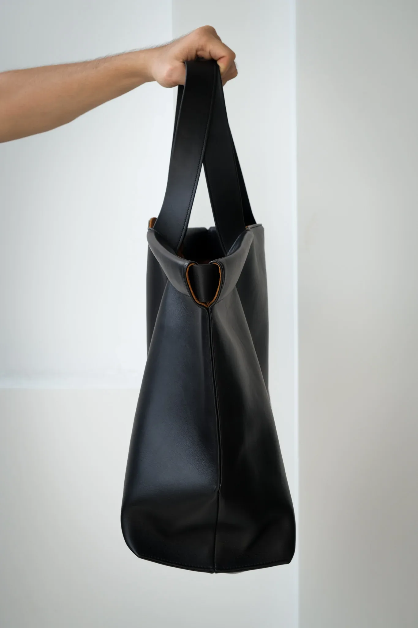 Ảnh Studio Túi tote - KOI Leather