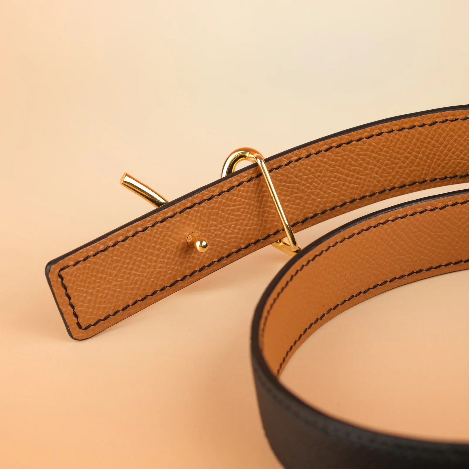 Ảnh Studio Dây lưng da bò Epsom hai mặt bản 25mm đen và gold - Koi Leather