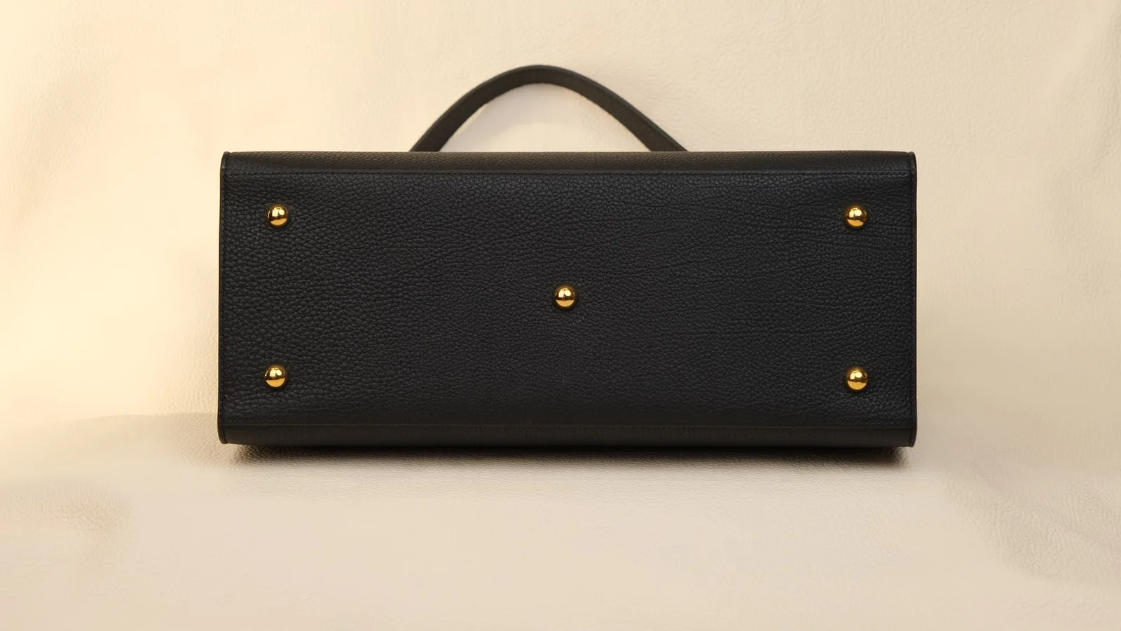 Ảnh Studio Túi xách da Togo màu đen nắp gập quai cầm tay - Koi Leather