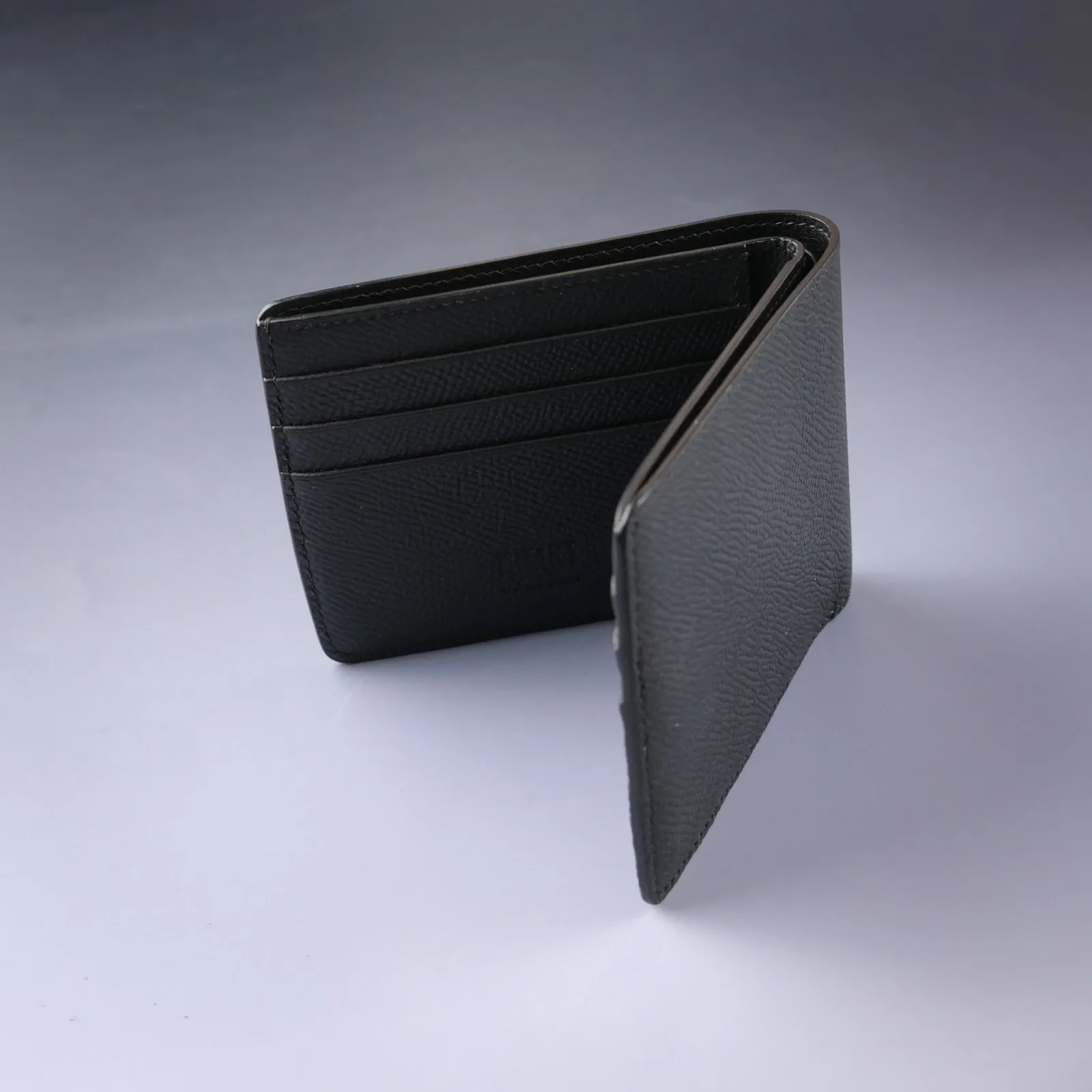 Ảnh Studio ví - Koi Leather
