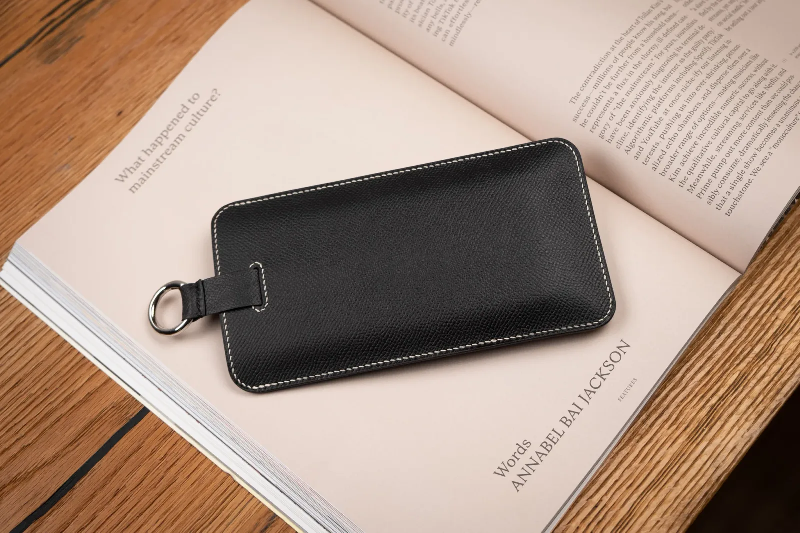 Ảnh Studio Ốp iphone - KOI Leather