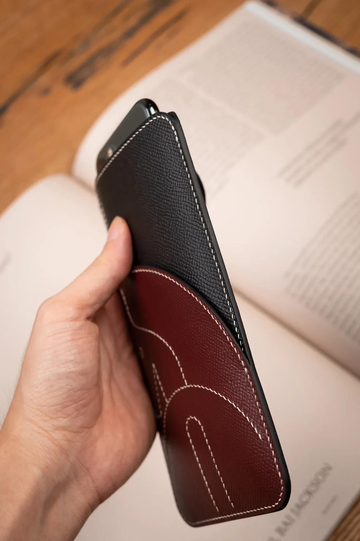 Ảnh Studio Ốp iphone - KOI Leather