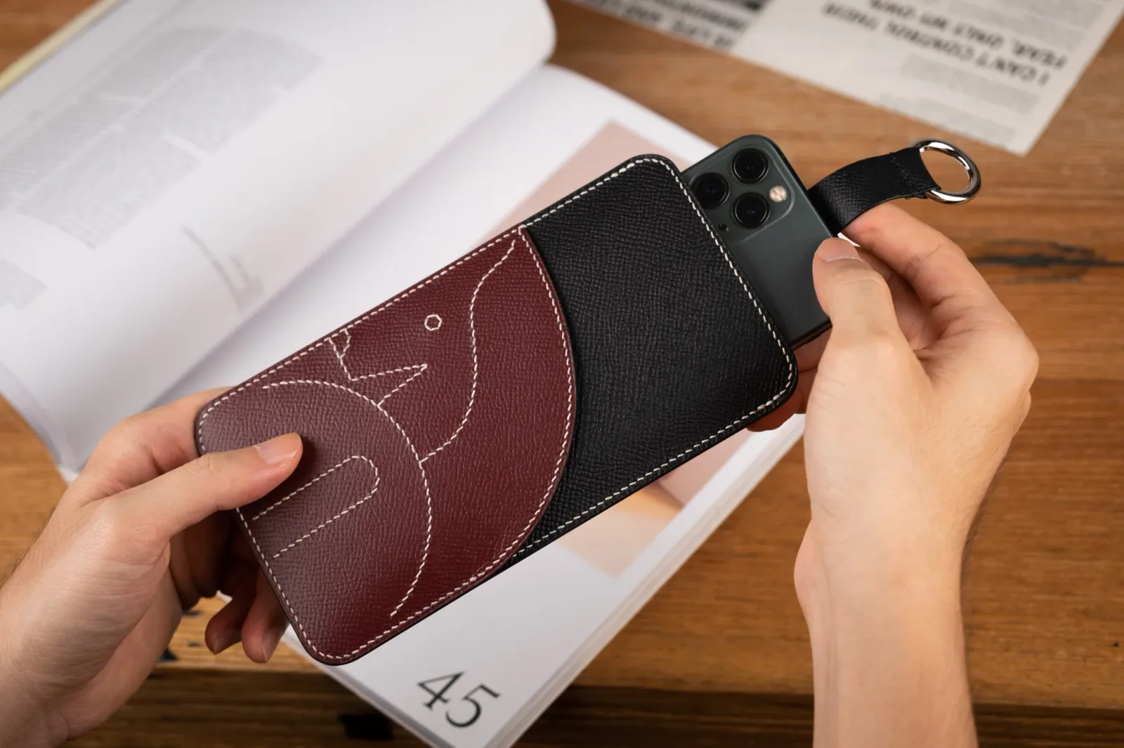 Ảnh Studio Ốp iphone - KOI Leather