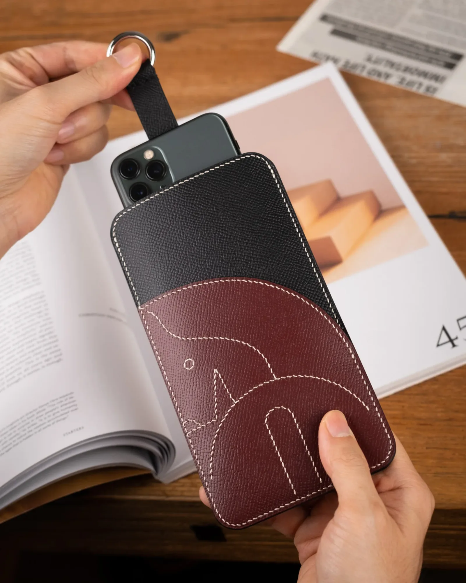 Ảnh Studio Ốp iphone - KOI Leather