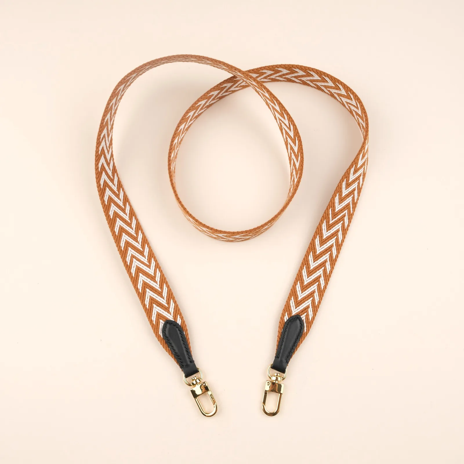 Ảnh Studio Dây đeo túi canvas họa tiết chữ V vàng Gold phối da đen - Koi Leather