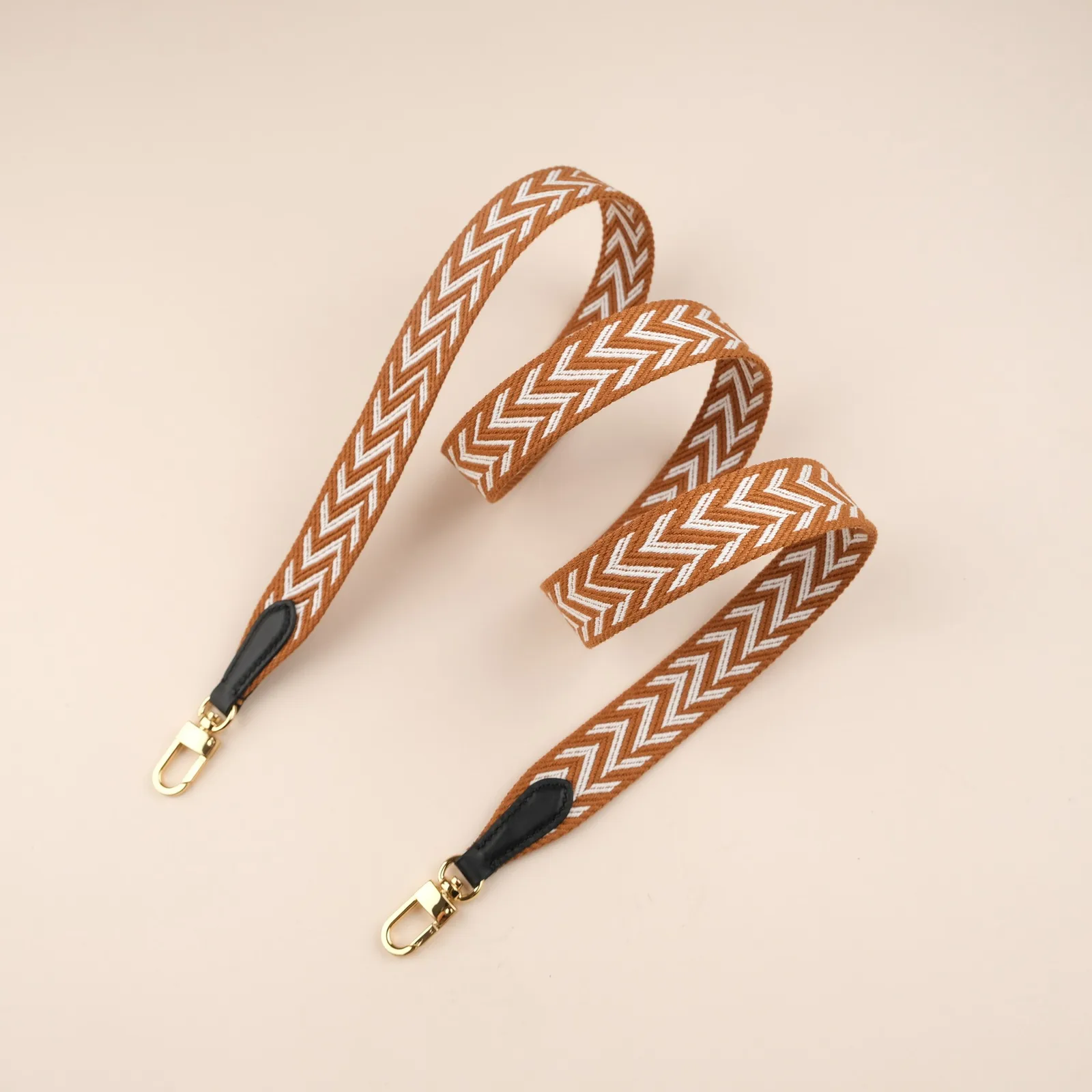 Ảnh Studio Dây đeo túi canvas họa tiết chữ V vàng Gold phối da đen - Koi Leather