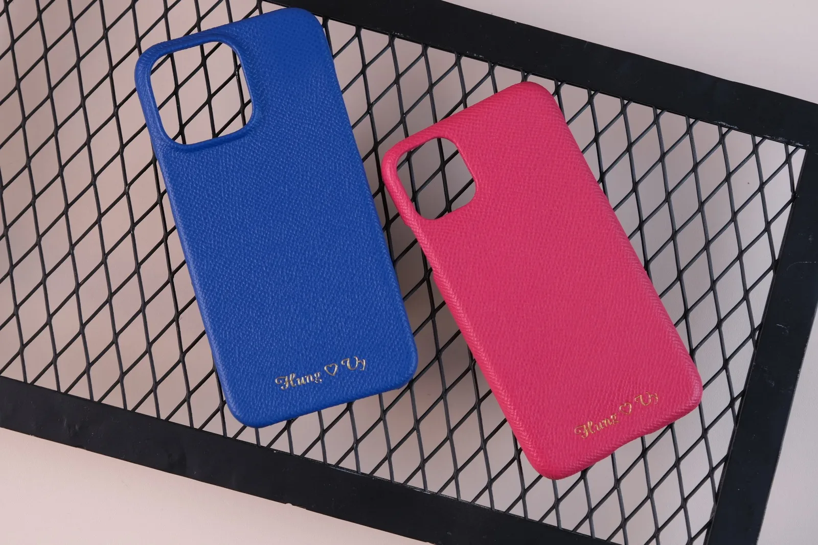 Ảnh Studio Cặp ốp điện thoại da Epsom màu navy và đỏ - Koi Leather
