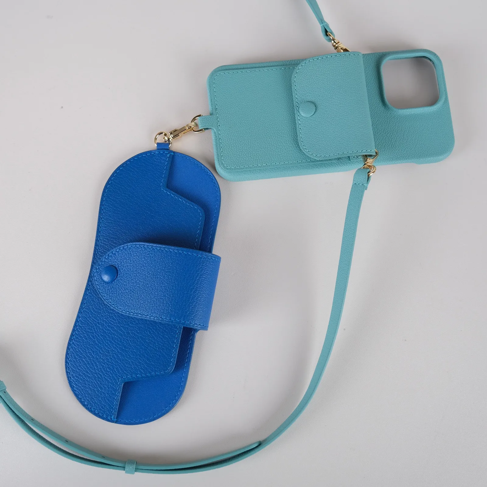 Ảnh Studio Ốp điện thoại da hạt màu teal kèm ngăn ví và dây đeo - Koi Leather