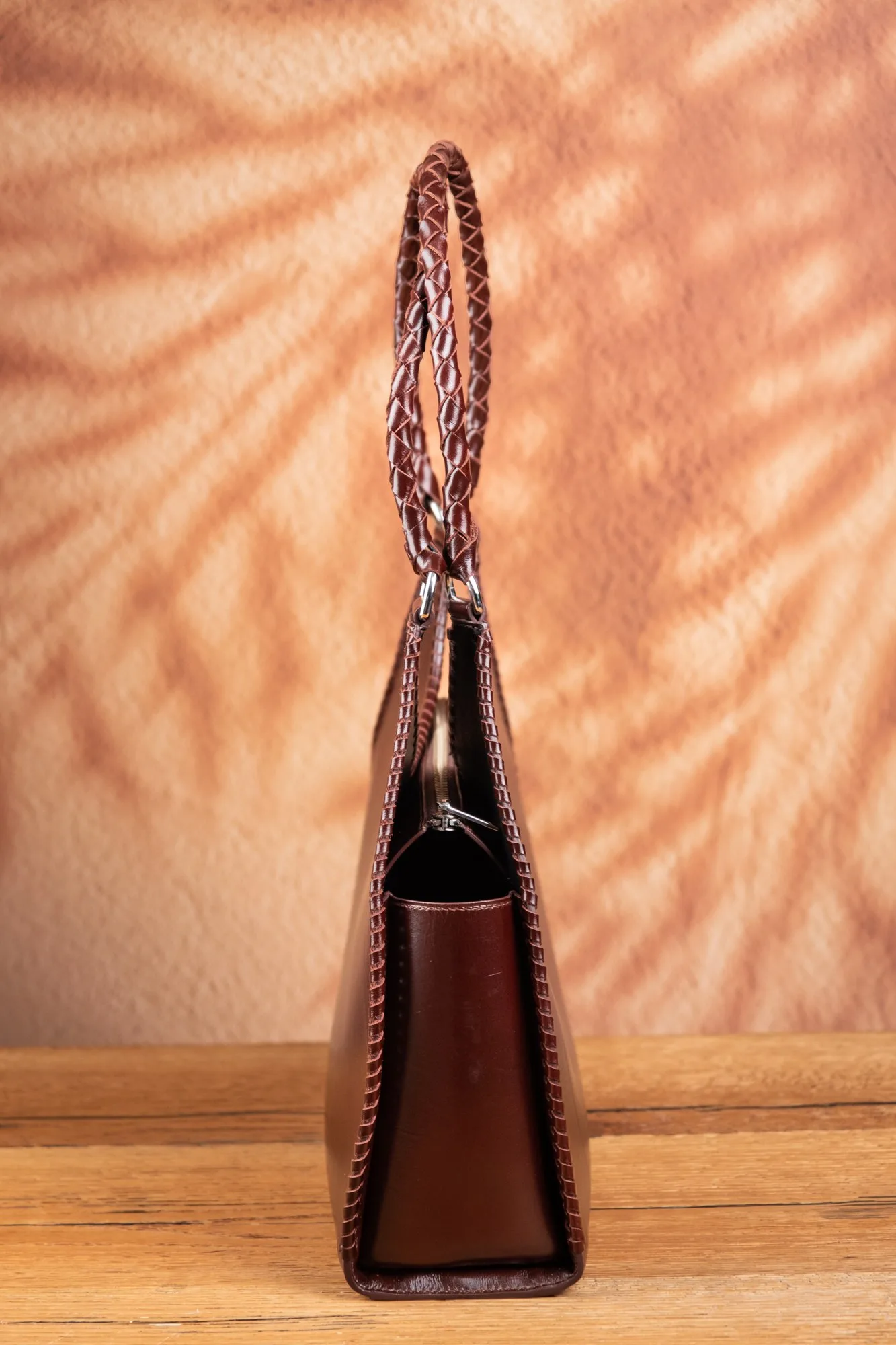 Ảnh Studio Túi hobo da bò màu nâu đỏ quai đan - Koi Leather