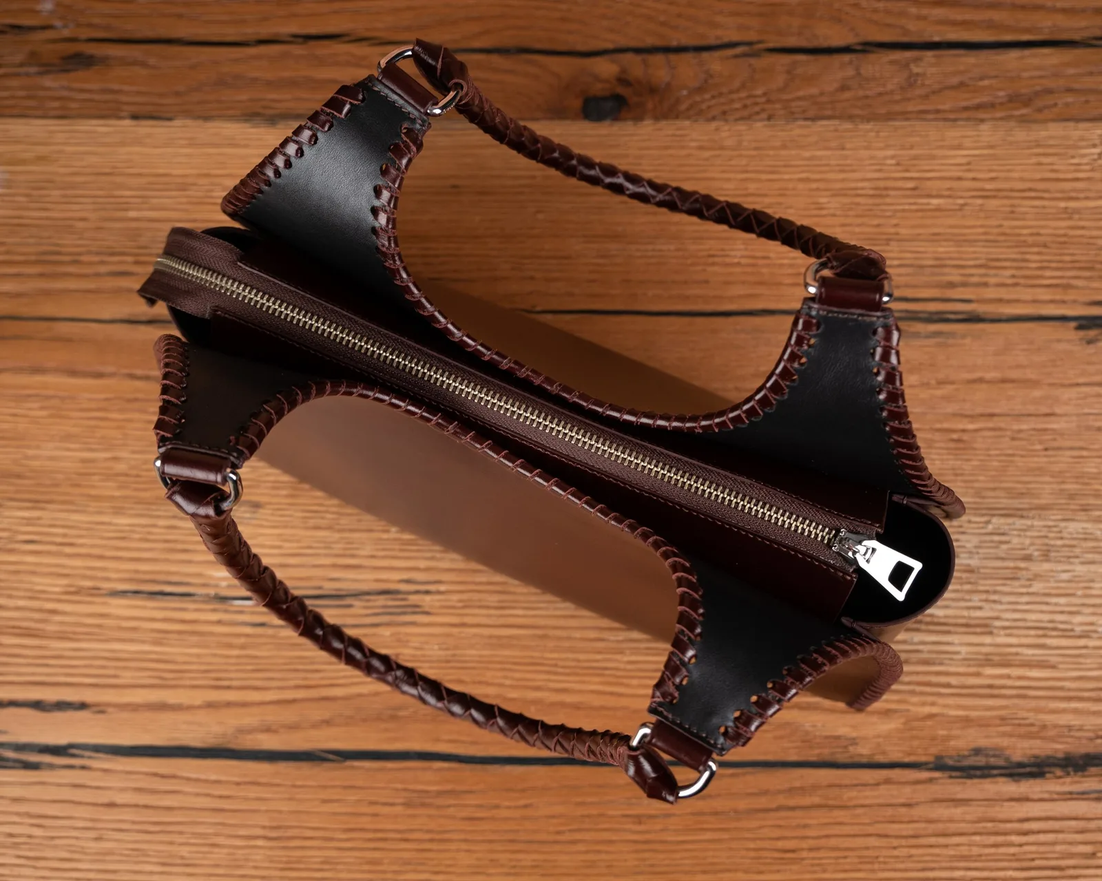 Ảnh Studio Túi hobo da bò màu nâu đỏ quai đan - Koi Leather