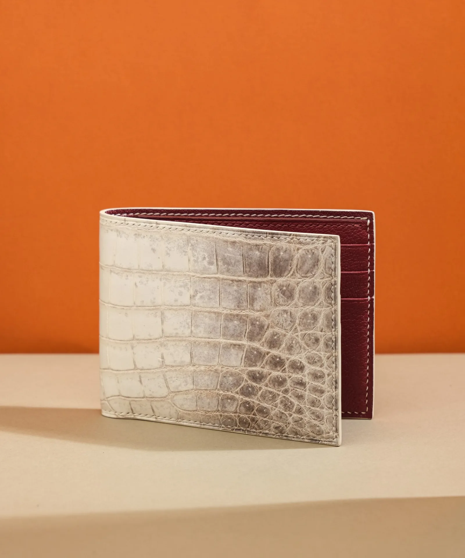 Ảnh Studio Ví bifold da cá sấu Himalaya lót da dê Alran đỏ - Koi Leather