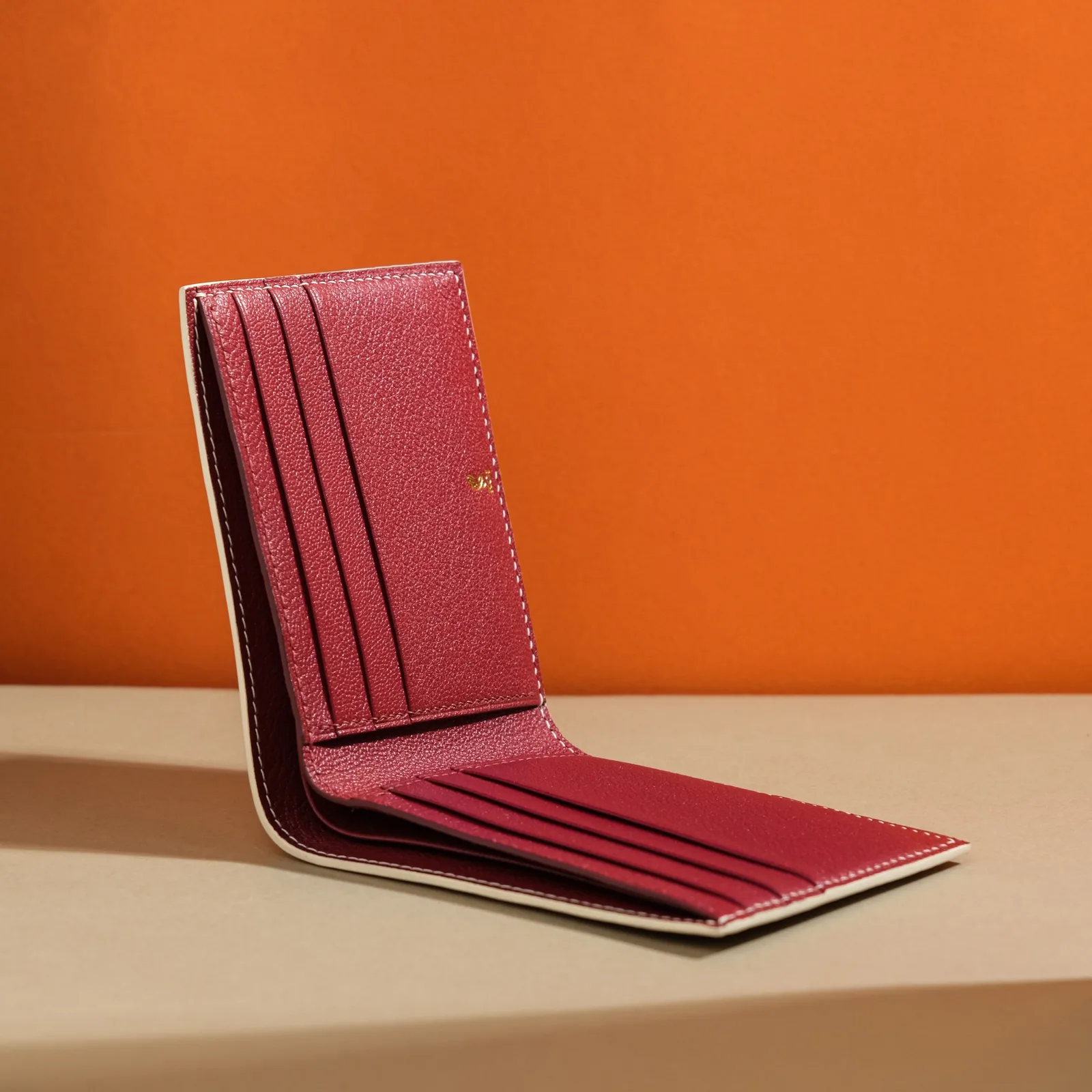 Ảnh Studio Ví bifold da cá sấu Himalaya lót da dê Alran đỏ - Koi Leather