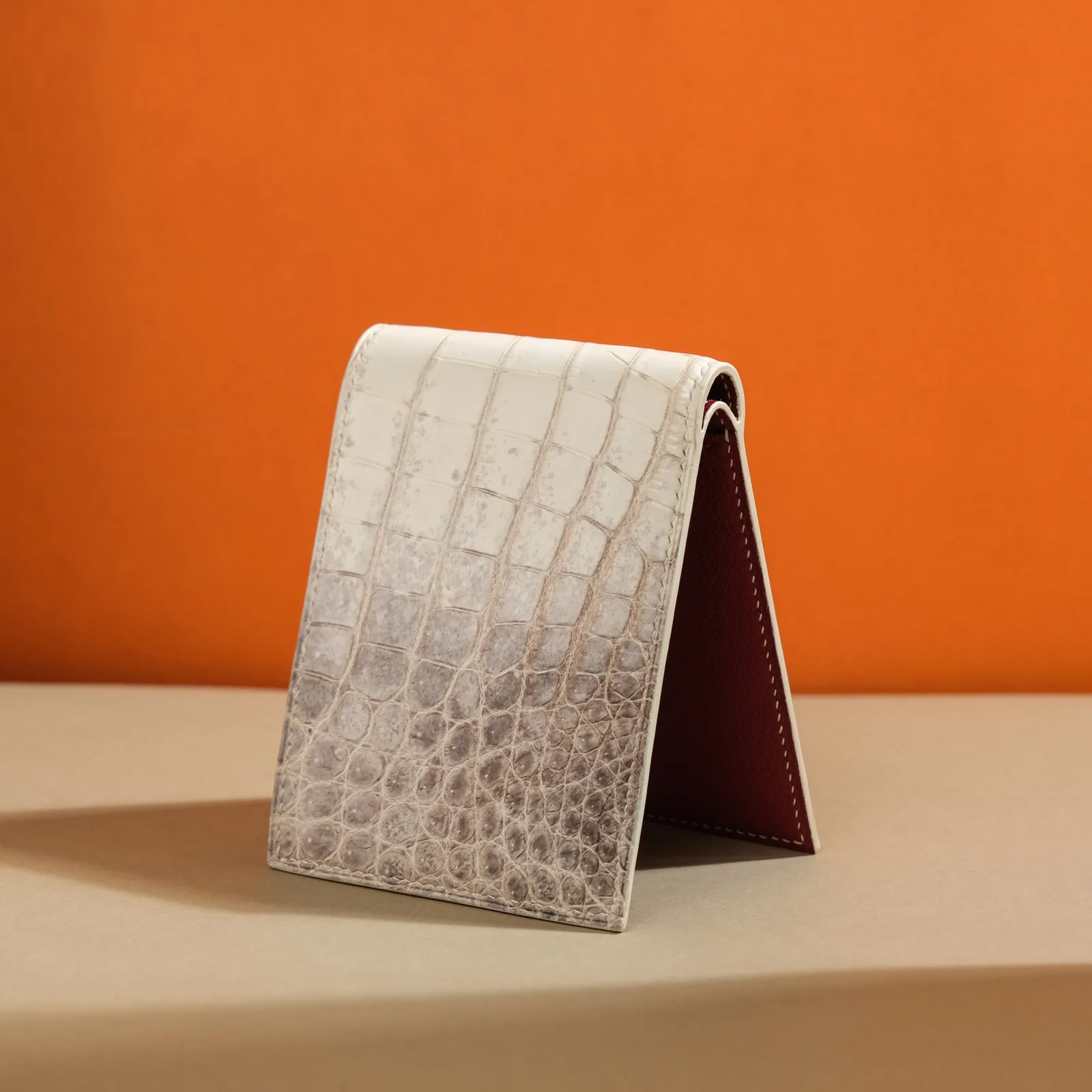 Ảnh Studio Ví bifold da cá sấu Himalaya lót da dê Alran đỏ - Koi Leather