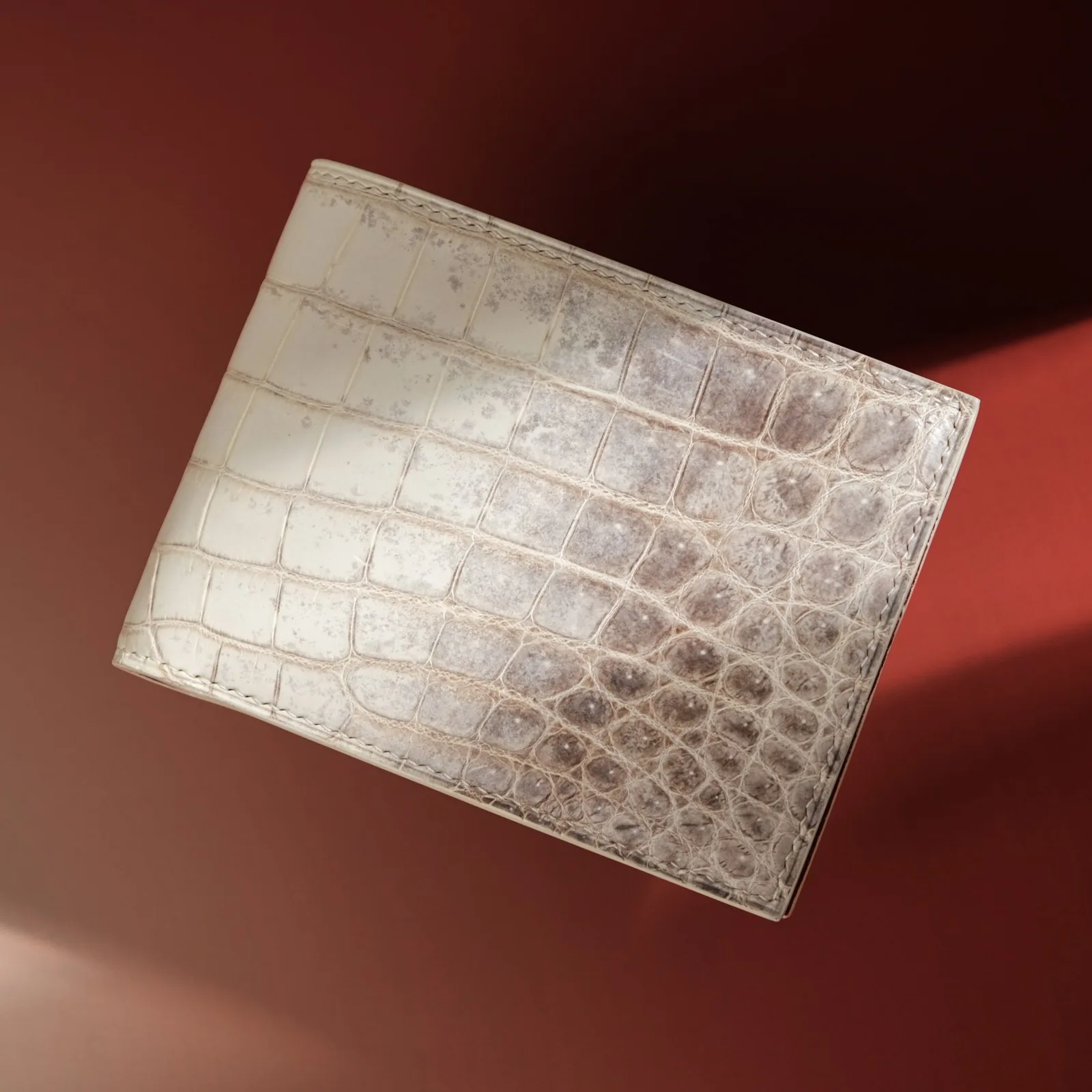 Ảnh Studio Ví bifold da cá sấu Himalaya lót da dê Alran đỏ - Koi Leather