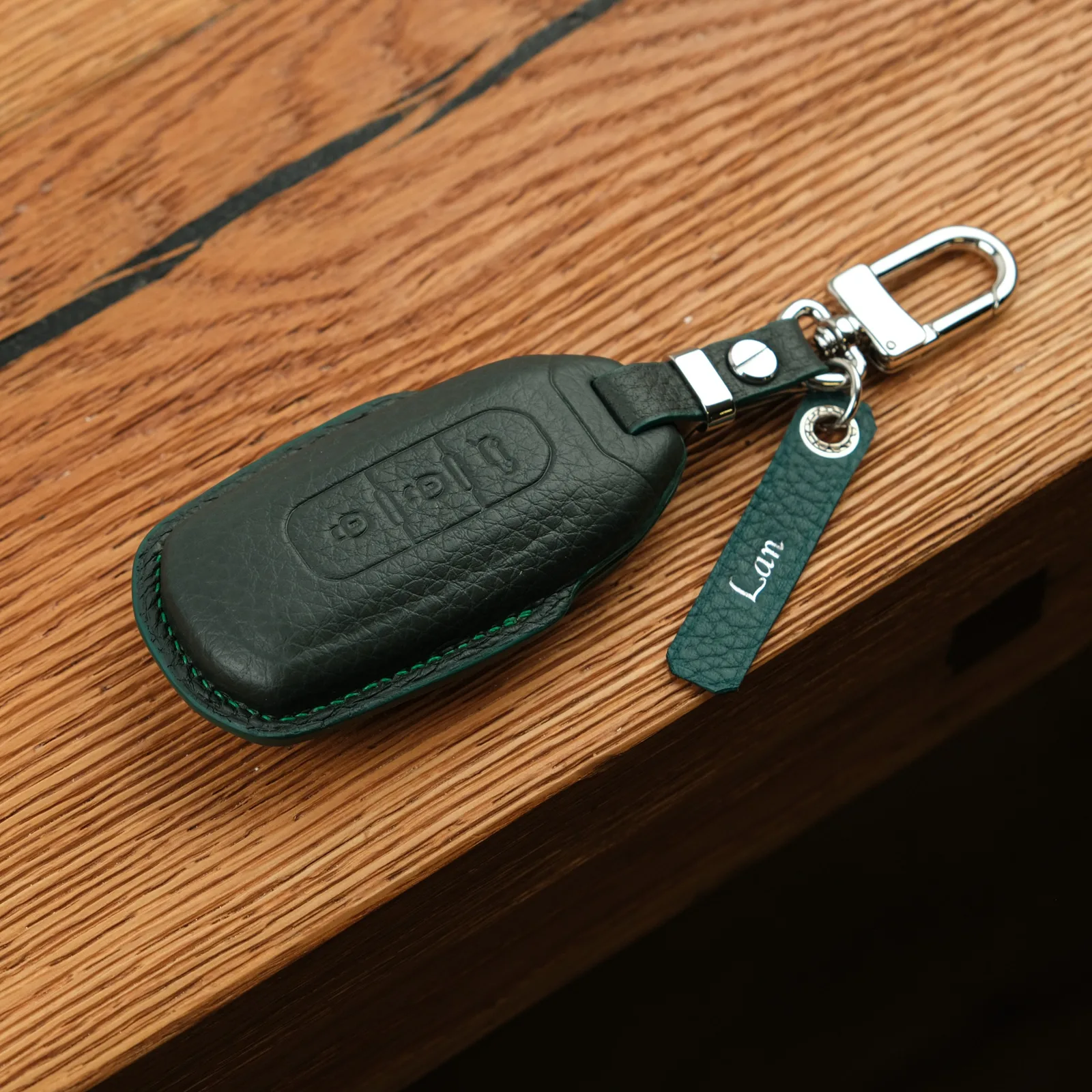 Ảnh Studio Bọc chìa khoá ô tô da bò Toyota Vios móc đồng màu đen (Ép khuôn) - Koi Leather
