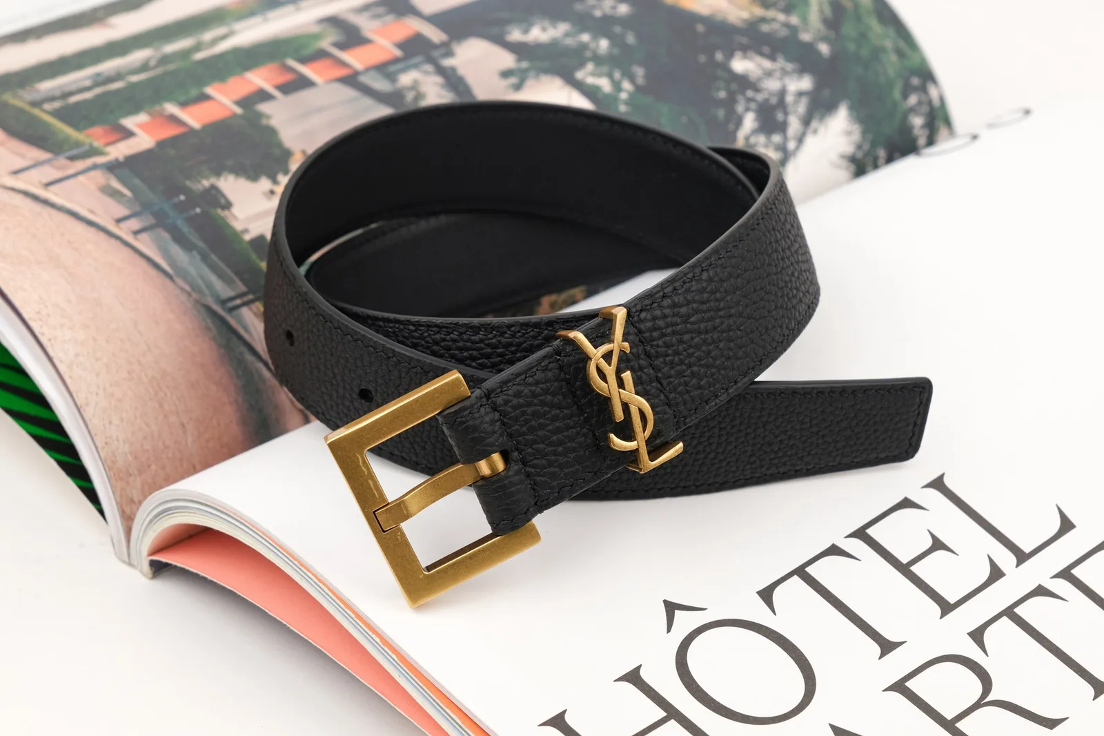 Ảnh Lifestyle Dây lưng da bò màu đen cho mặt khóa kim - Koi Leather