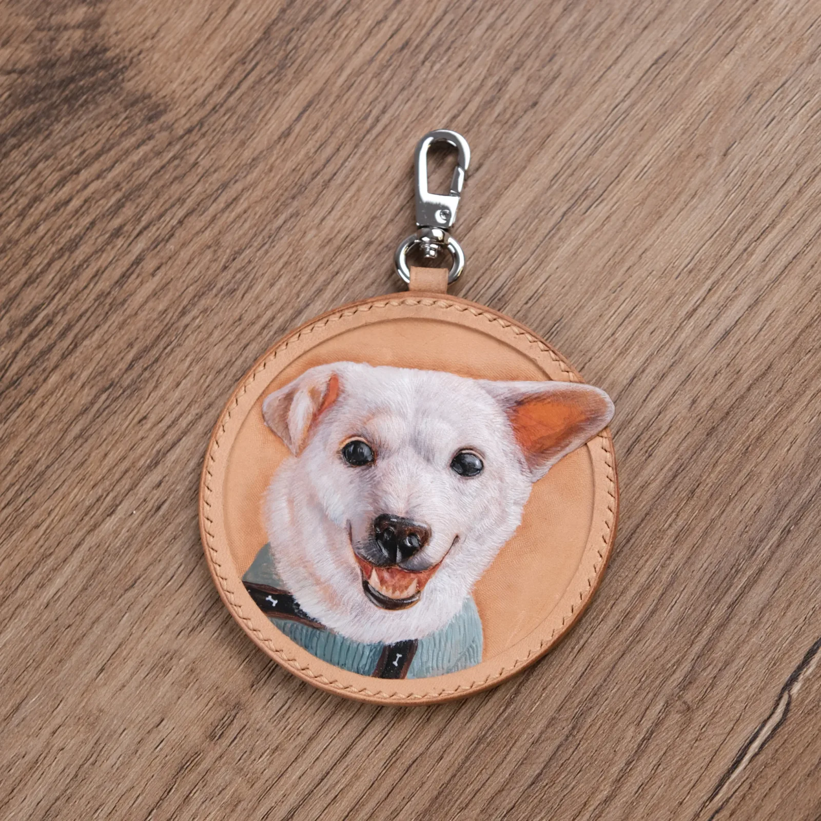 Ảnh Studio Charm chạm khắc hình chó con - Koi Leather