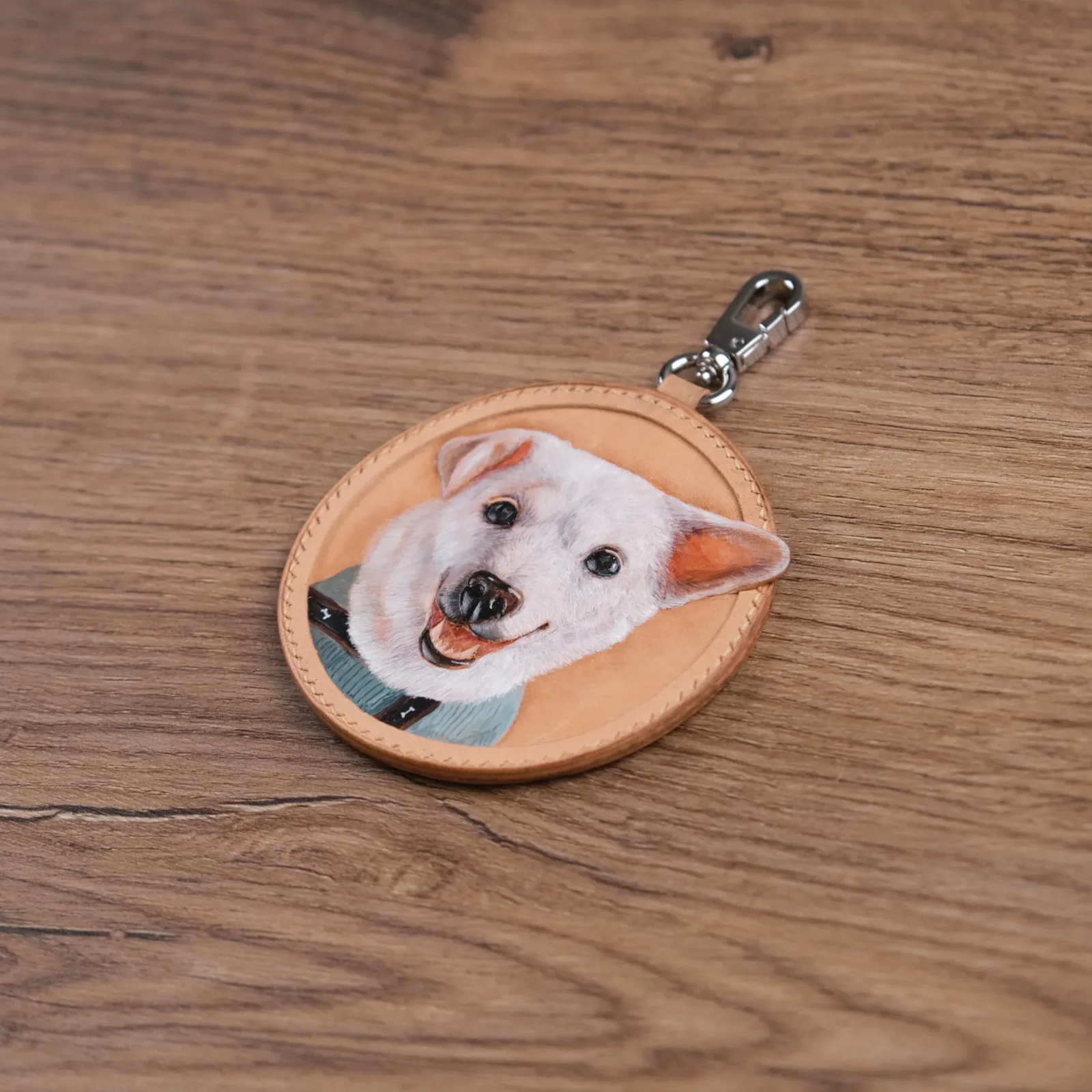 Ảnh Studio Charm chạm khắc hình chó con - Koi Leather