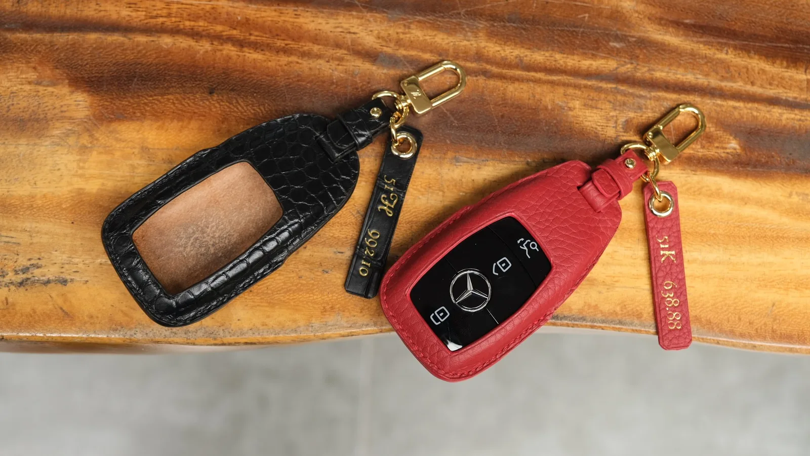 Ảnh Studio Bọc chìa khóa ô tô Mercedes da bò và da cá sấu - Koi Leather