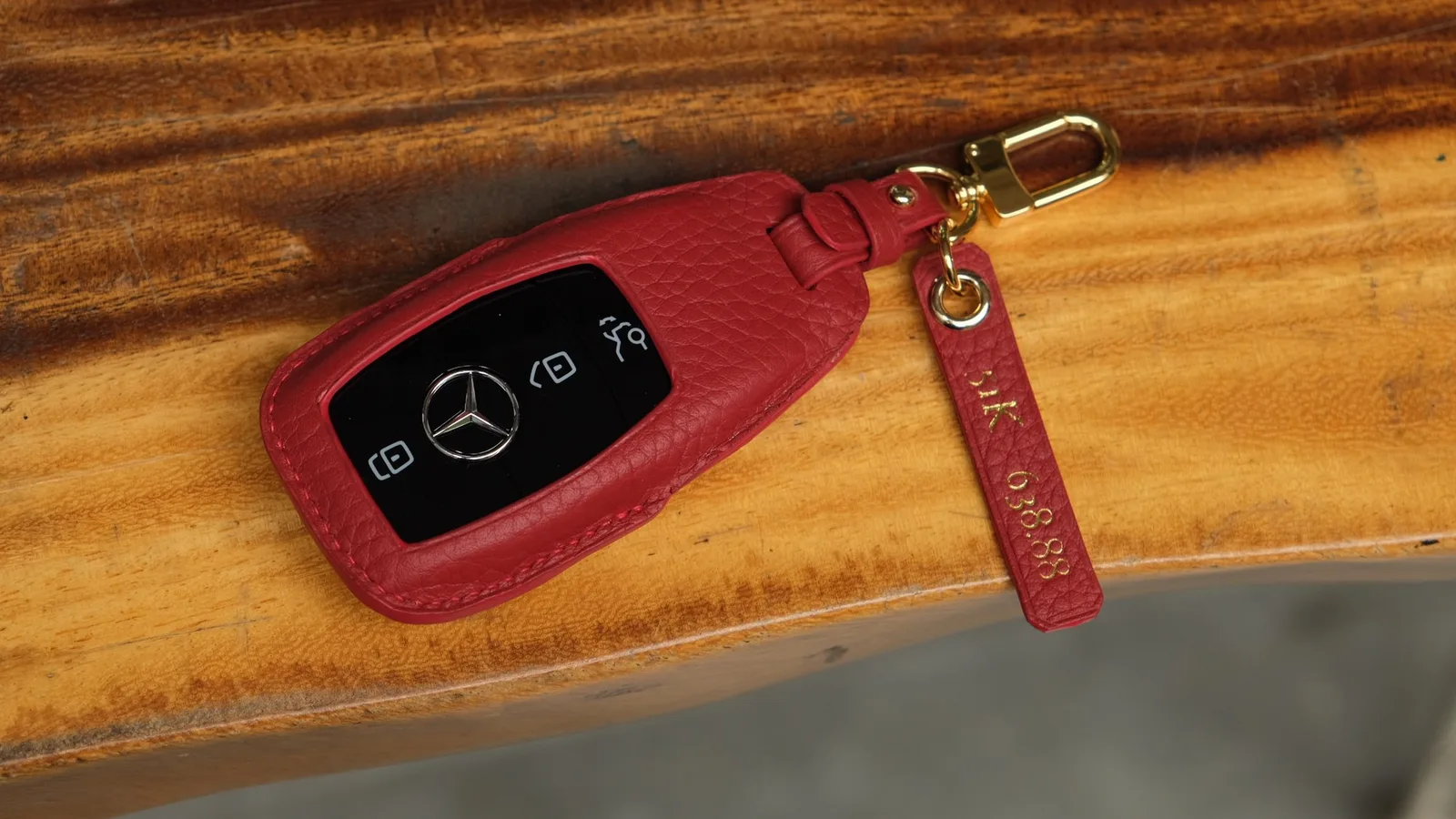 Ảnh Studio Bọc chìa khóa ô tô Mercedes da bò và da cá sấu - Koi Leather
