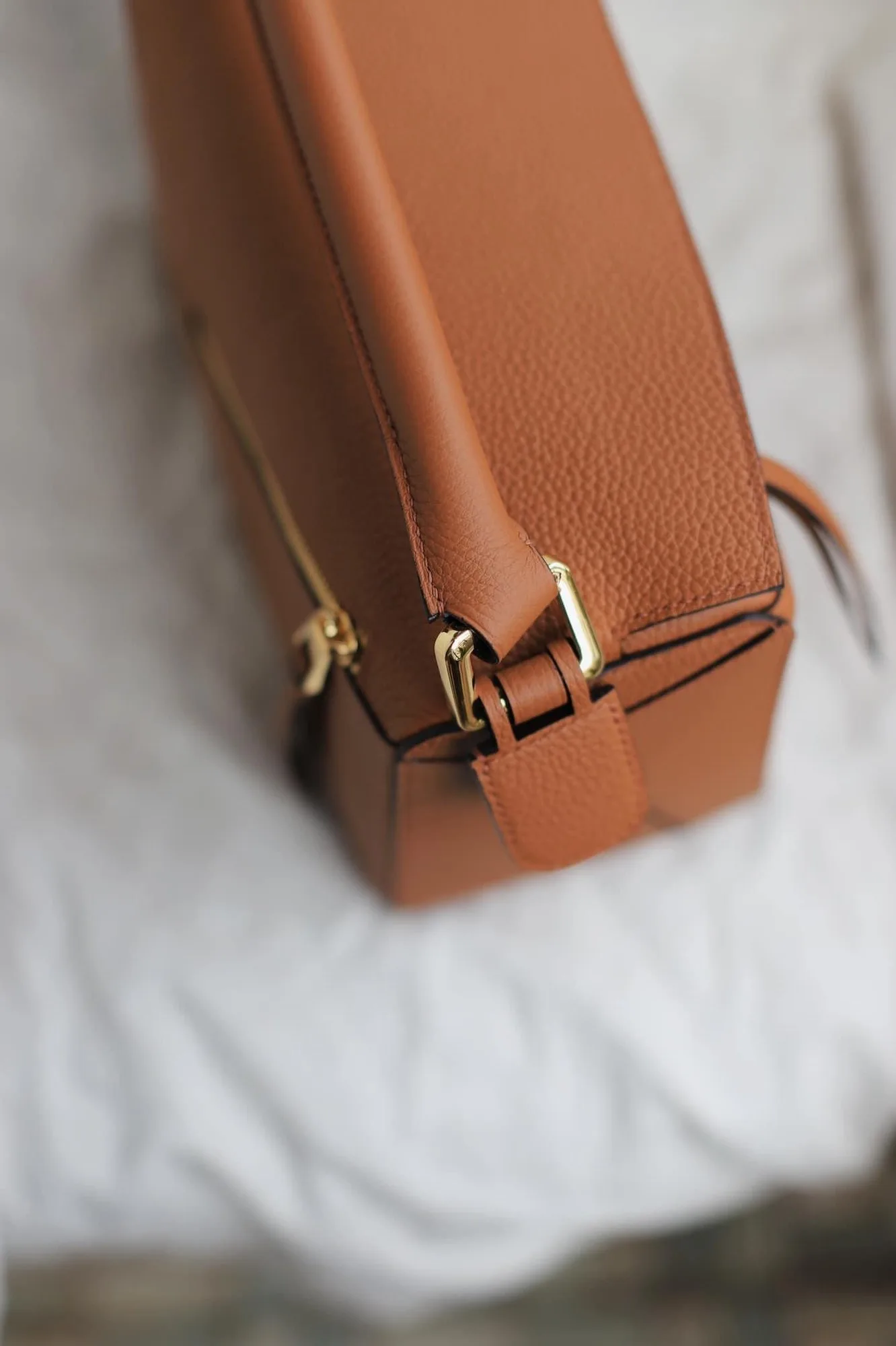 Ảnh Studio Túi xách da Togo dáng ghép mảng hình học màu vàng bò - Koi Leather