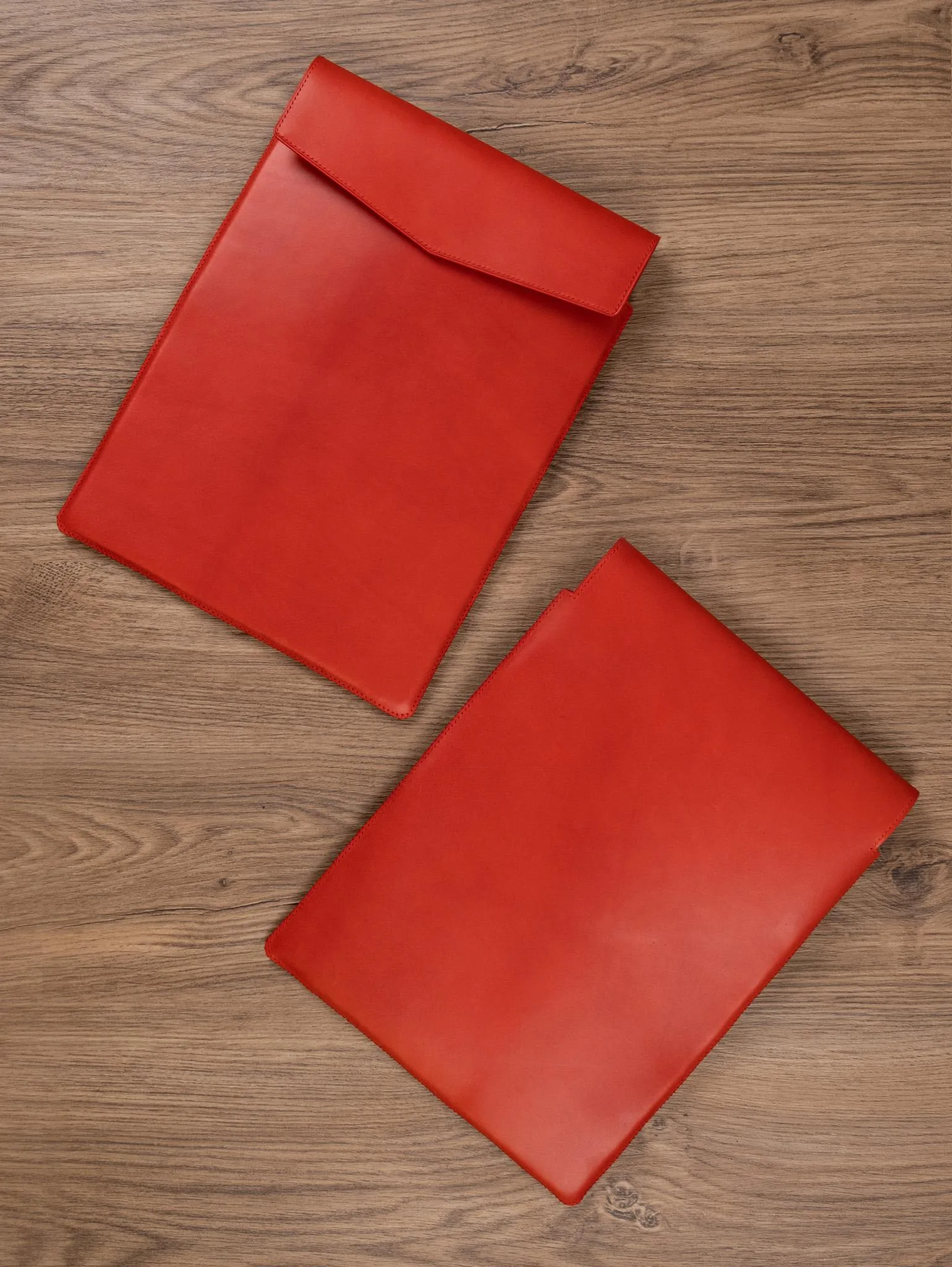 Bao Da Laptop Craft Red – Da Bò Thuộc Thủ Công Đỏ Tươi