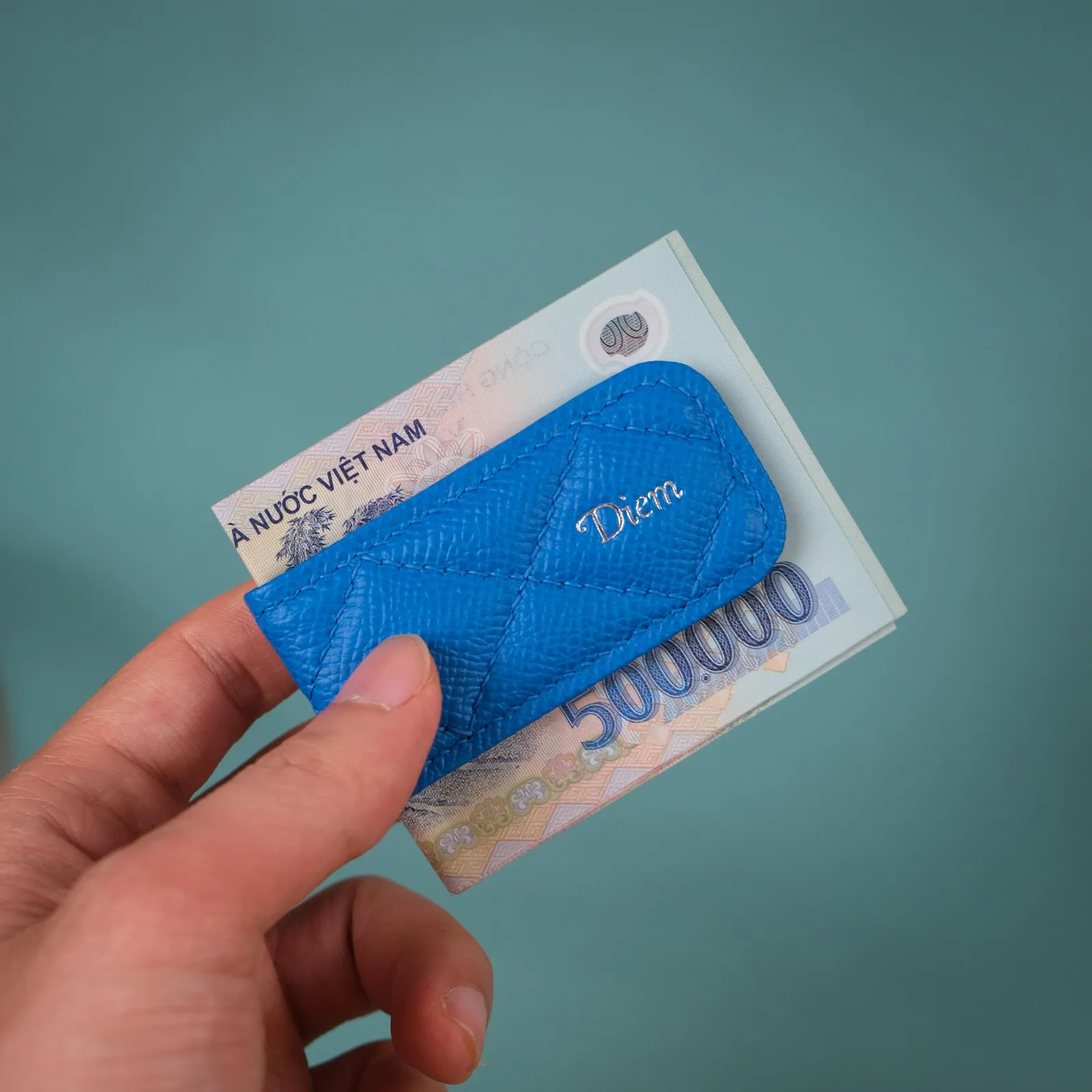 Kẹp Tiền Da Epsom Xanh Blue Khắc Tên Diem