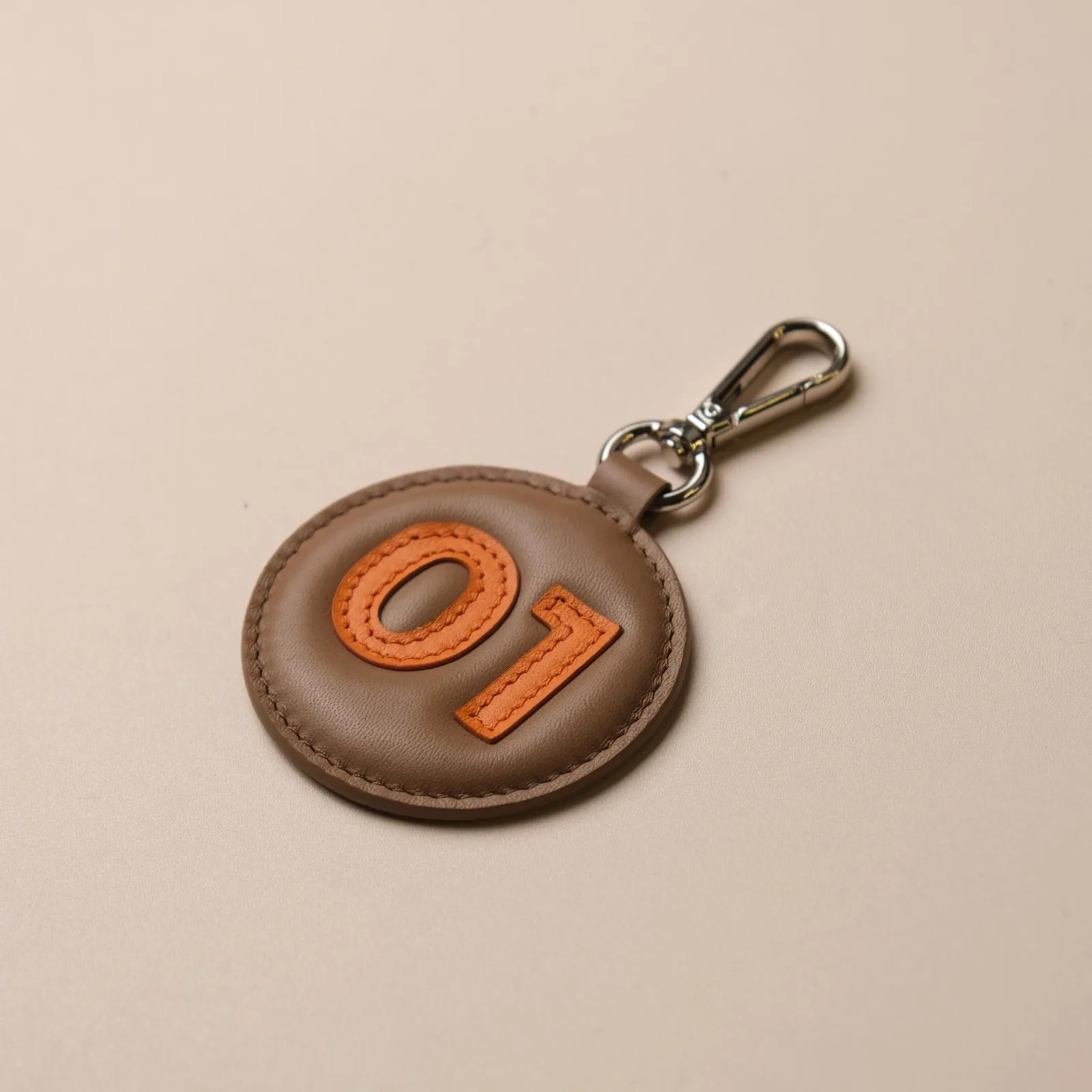 Tag Da Bò Swift Màu Etoup Số 01 – Destination Rally