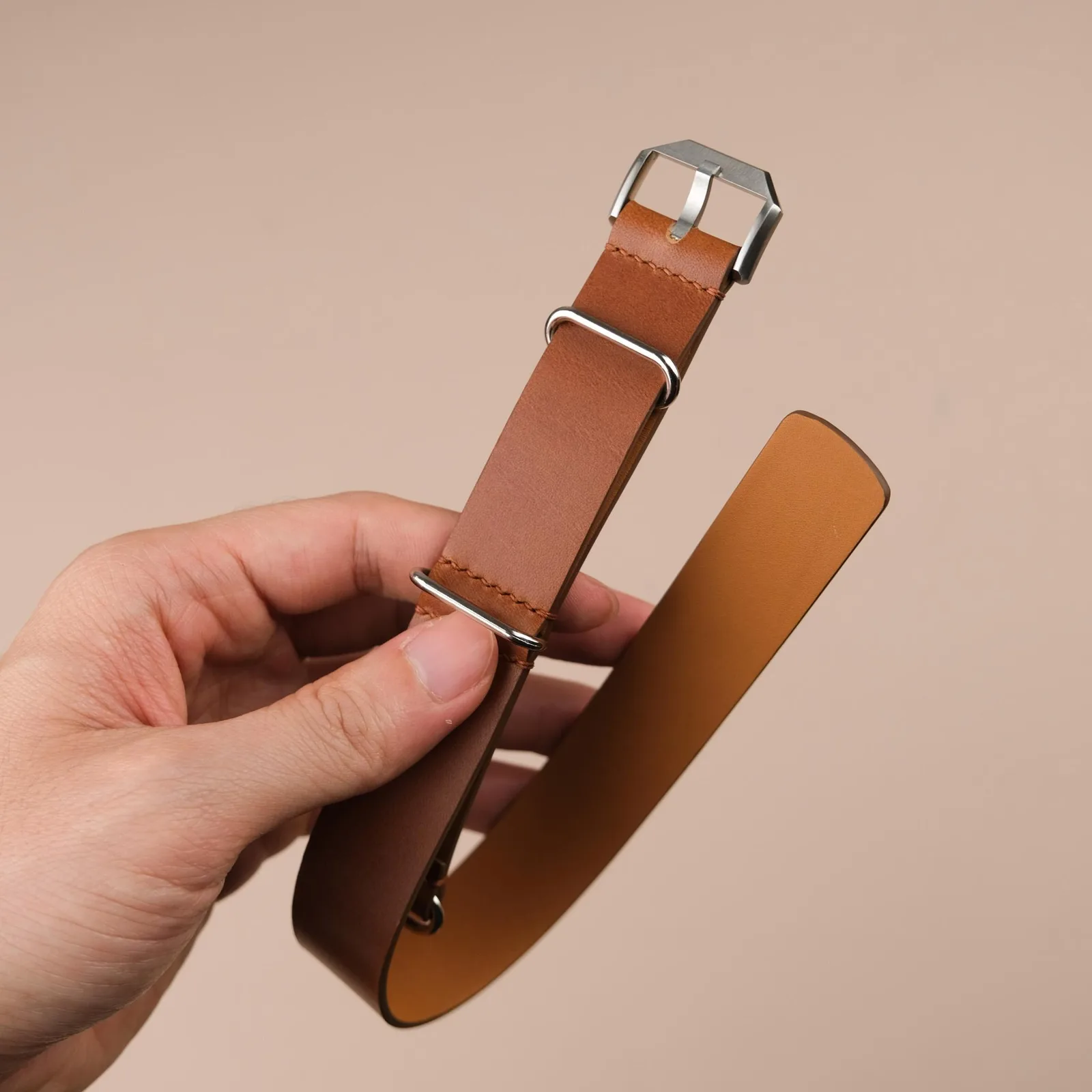Dây Da Đồng Hồ NATO Strap Da Swift Nâu Vàng
