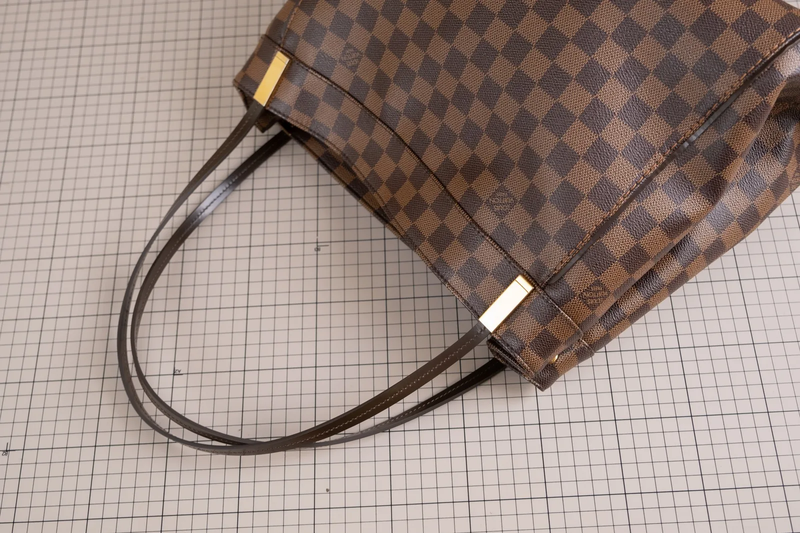 Túi Louis Vuitton Chelsea sau khi thay bộ quai da bò màu nâu sẫm
