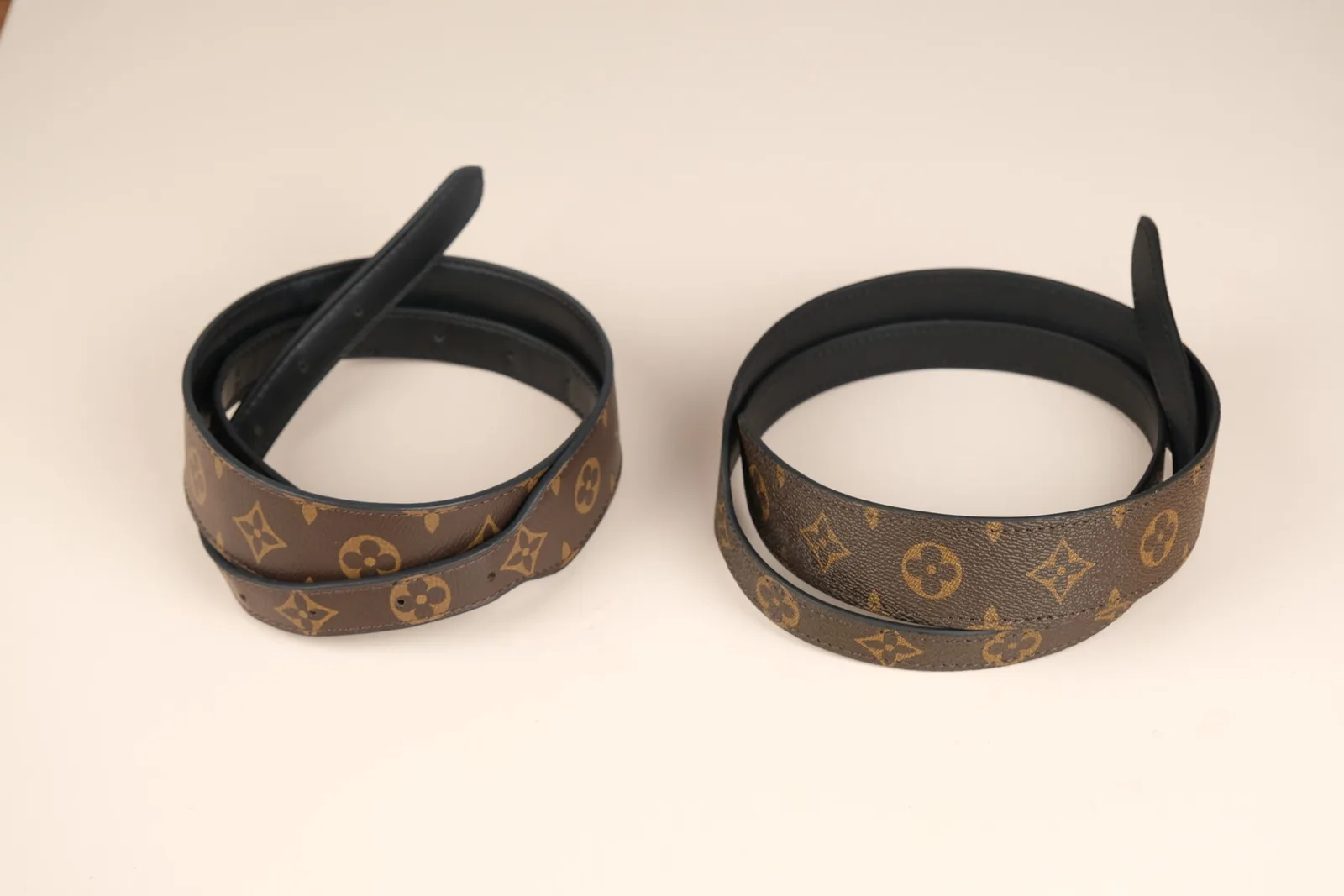 Quai cũ và quai mới chế tác cho balo Louis Vuitton khi cuộn tròn